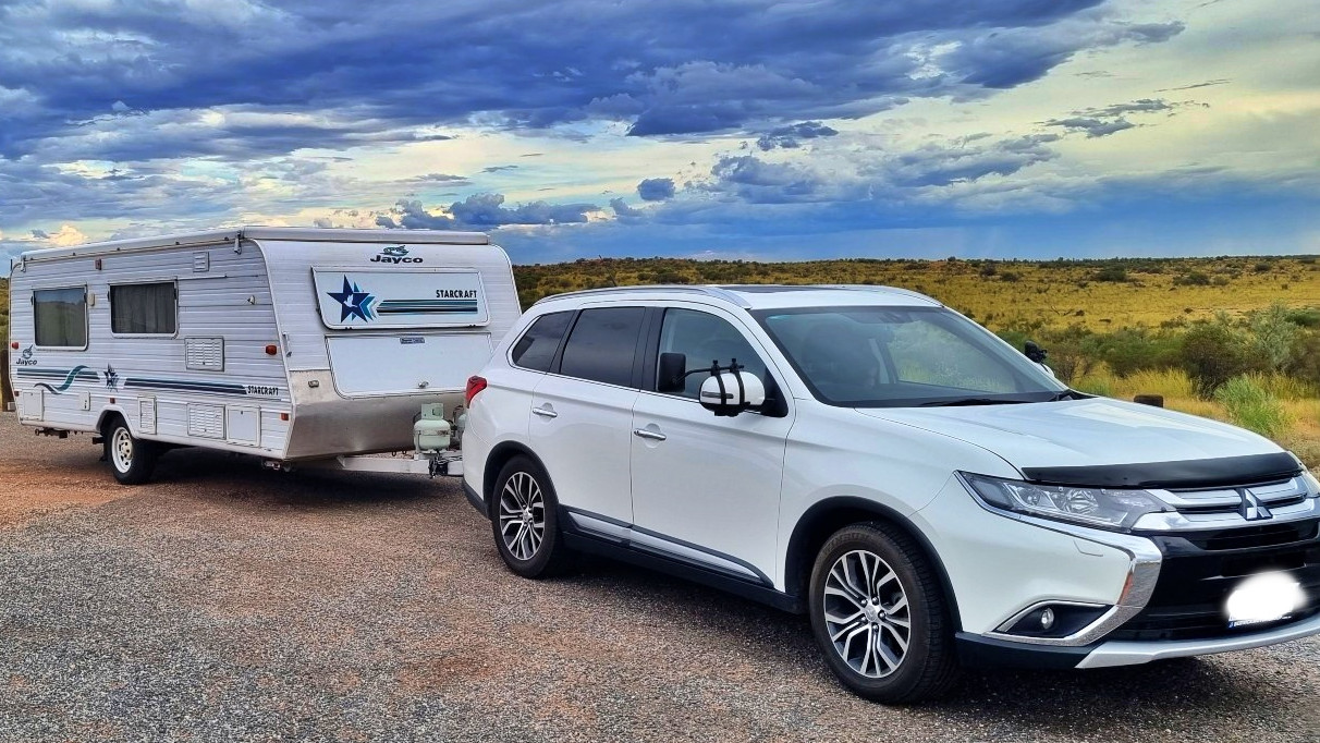Mitsubishi Outlander Towing caravan